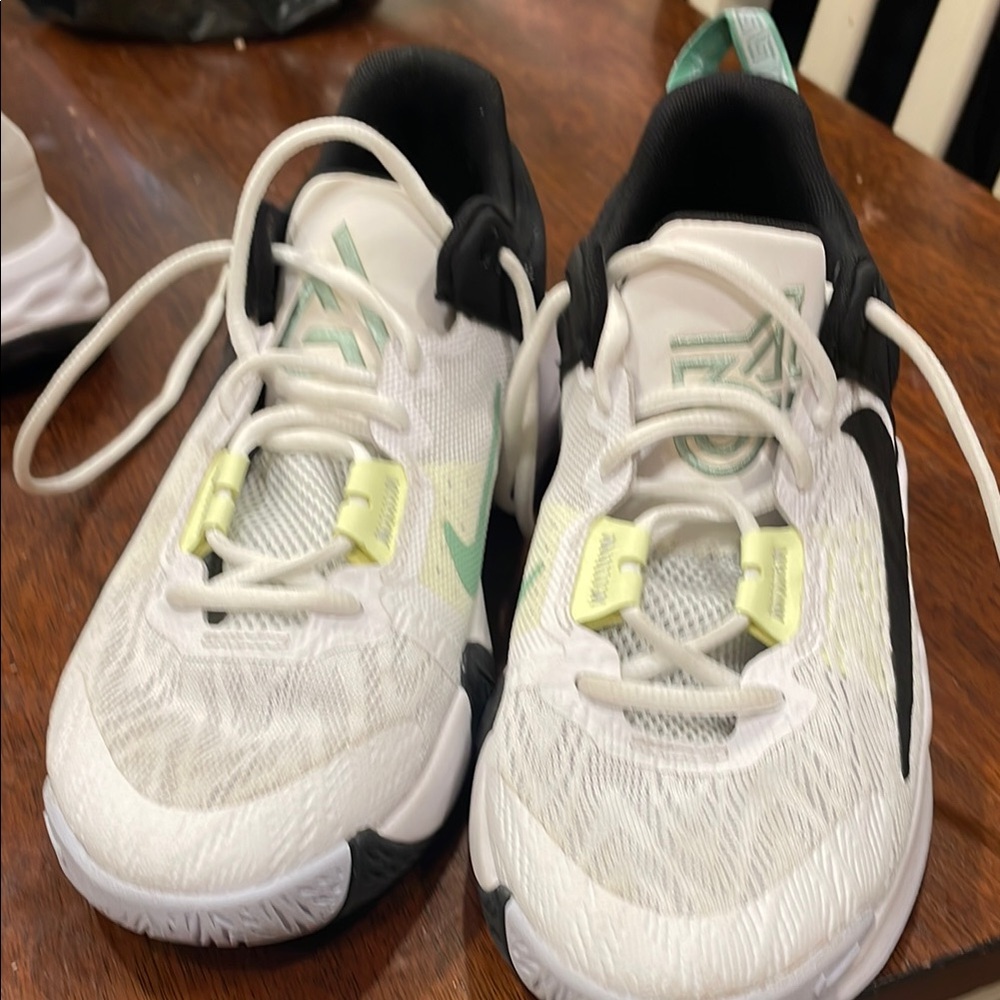 Nike White and Black Sneakers Modern Design ---Giannis Anttokoumpo #34. Like new